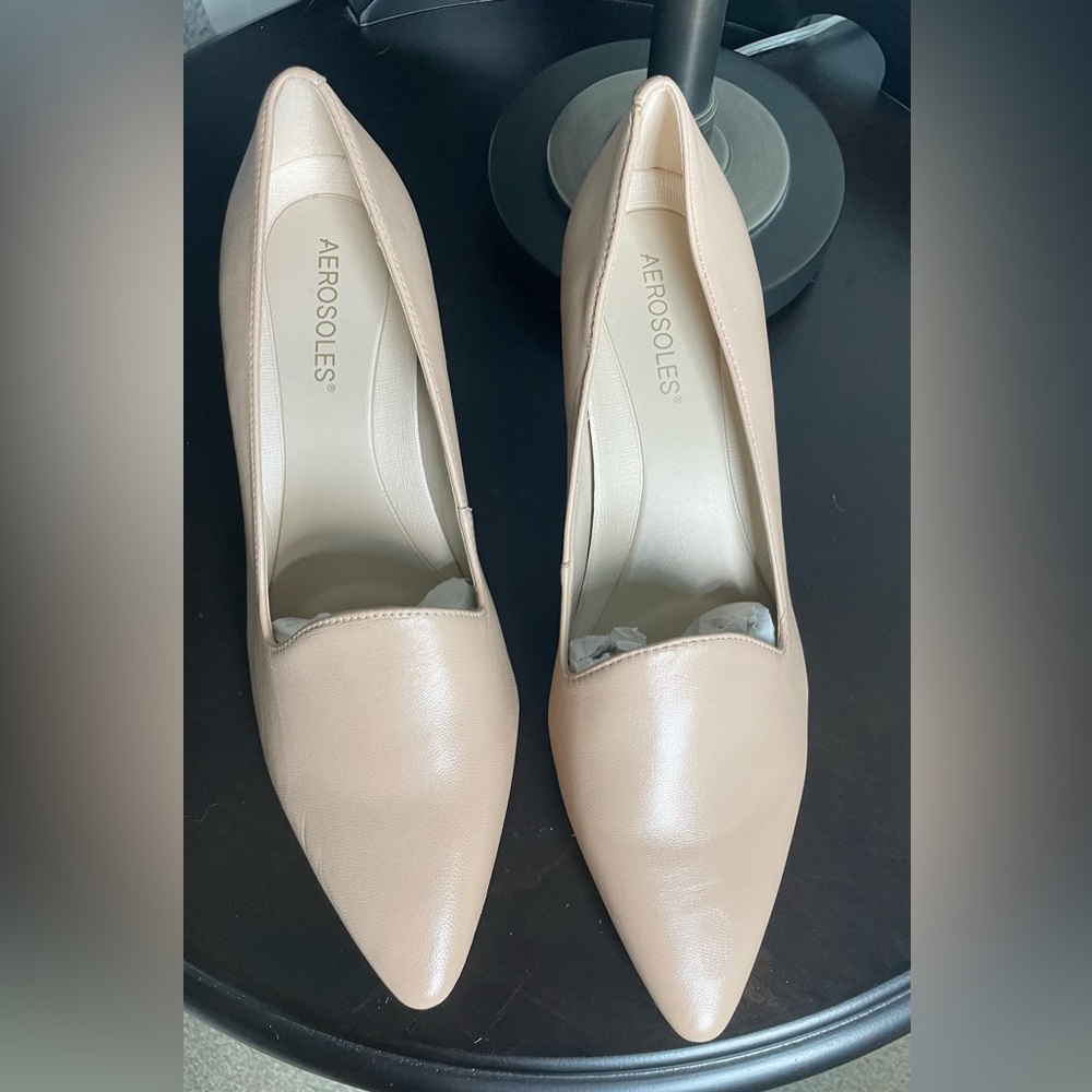 *NEW* Aerosoles Neutral Tan Pumps